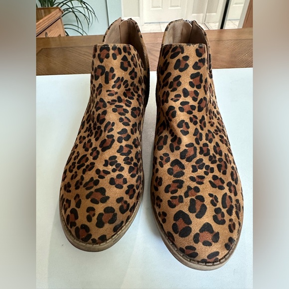 Faux Leopard Fur Print Ankle Boots/Booties - Zip Back - Low Heel Shoes - Size 7 - Picture 3 of 7